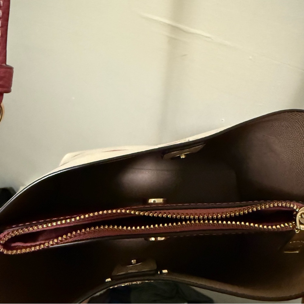 Coach Limited Edition Mollie Bucket Bag With Stripe Heart Print - Picture 8 of 15